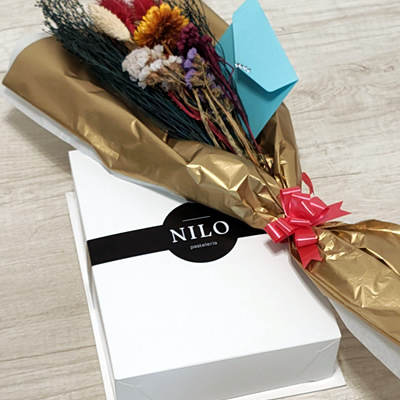 Ramo de flores que acompaña el box de regalo
