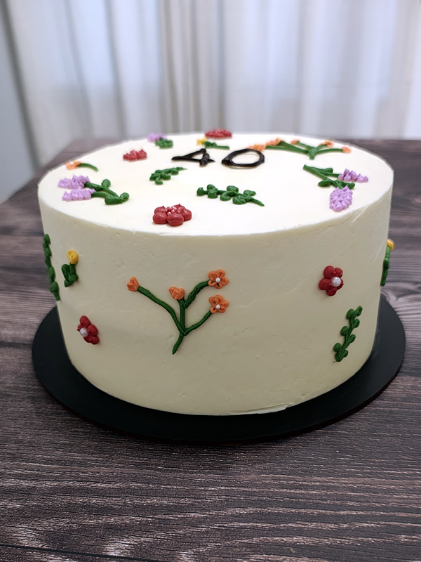 Torta personalizada con decoración floral